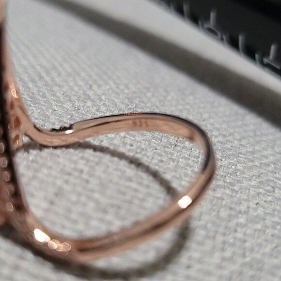 Rose gold v / wishbone shape ring - Picture 4 of 6